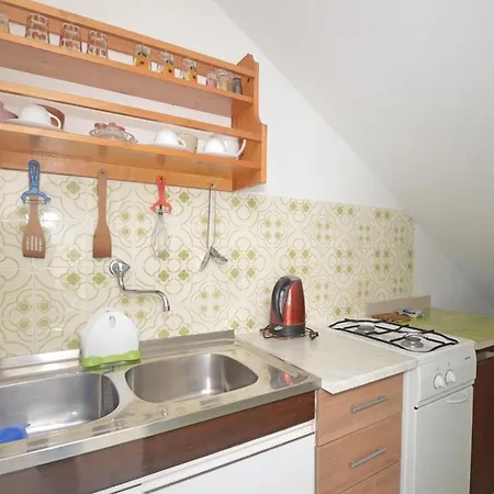 アパート And Danica *