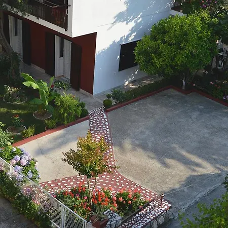 And Danica アパート ポダツァ